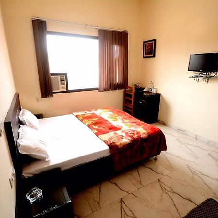 Hotel Mehra Inn アムリトサル エクステリア 写真