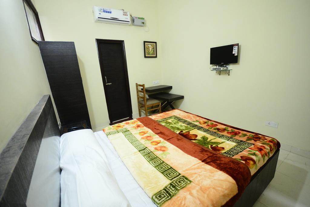Hotel Mehra Inn アムリトサル エクステリア 写真