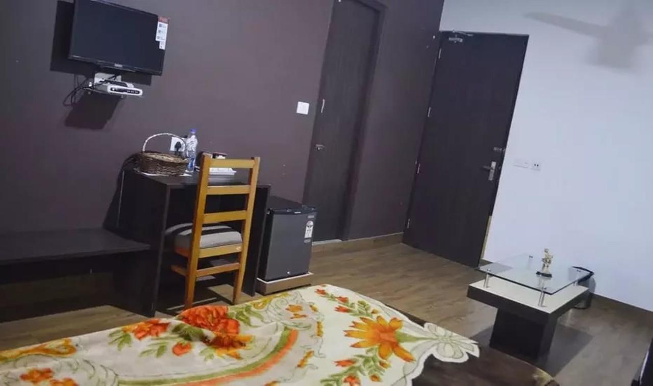 Hotel Mehra Inn アムリトサル エクステリア 写真